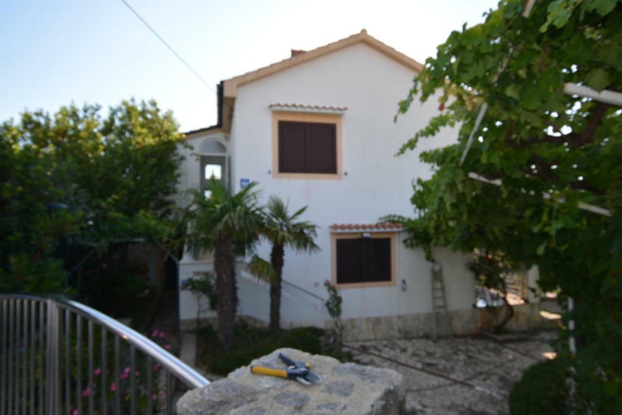 Ksenija Διαμέρισμα Kornić Εξωτερικό φωτογραφία